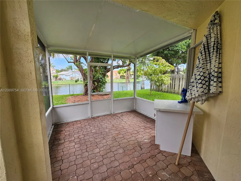 387 NW 107th Ave Pembroke Pines, FL 33026