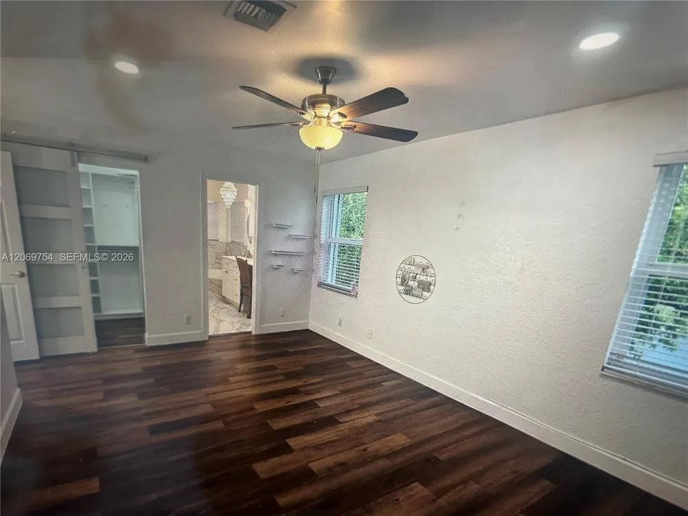 387 NW 107th Ave Pembroke Pines, FL 33026