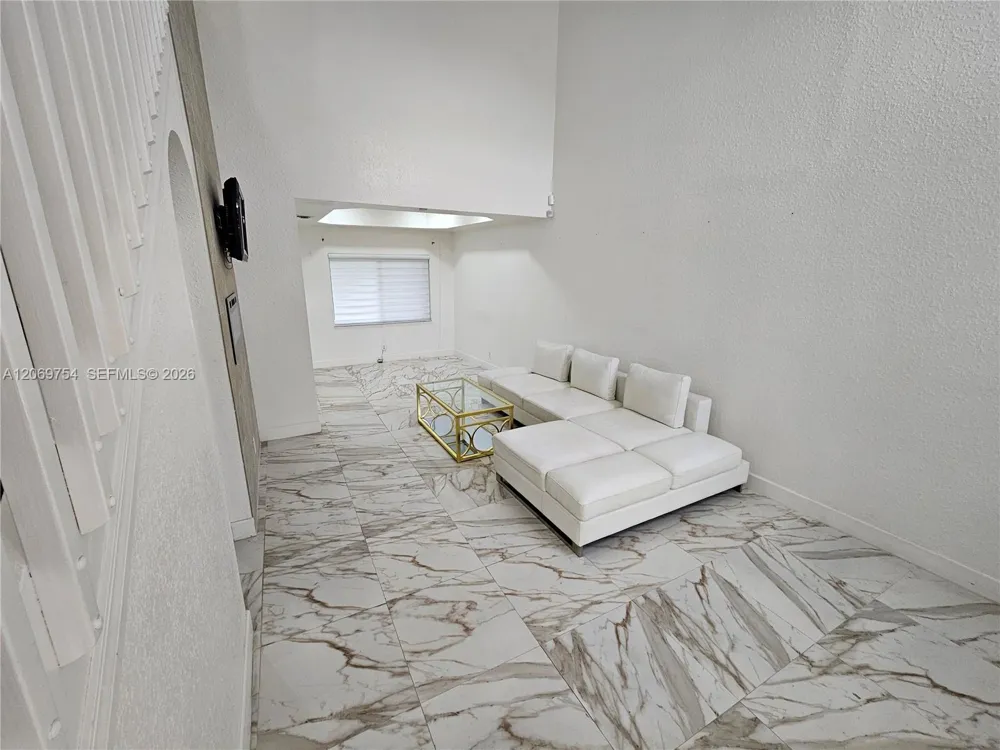 387 NW 107th Ave Pembroke Pines, FL 33026