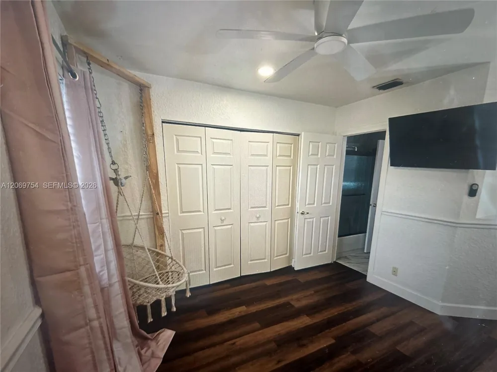 387 NW 107th Ave Pembroke Pines, FL 33026