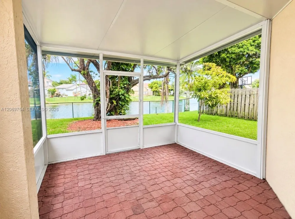 387 NW 107th Ave Pembroke Pines, FL 33026