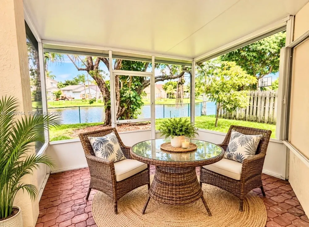 387 NW 107th Ave Pembroke Pines, FL 33026