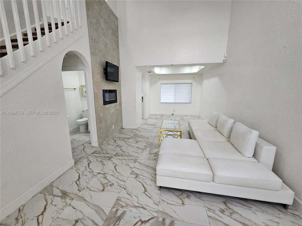 387 NW 107th Ave Pembroke Pines, FL 33026