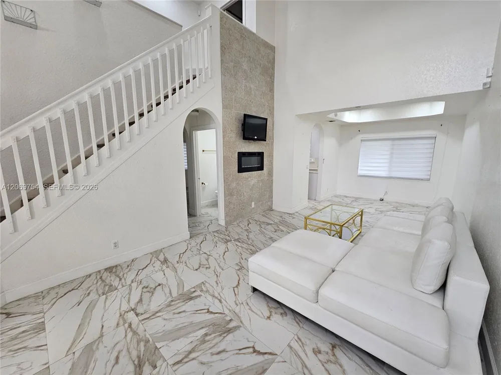 387 NW 107th Ave Pembroke Pines, FL 33026