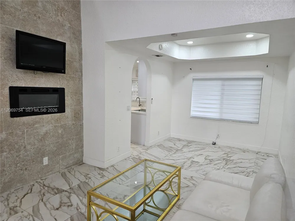 387 NW 107th Ave Pembroke Pines, FL 33026