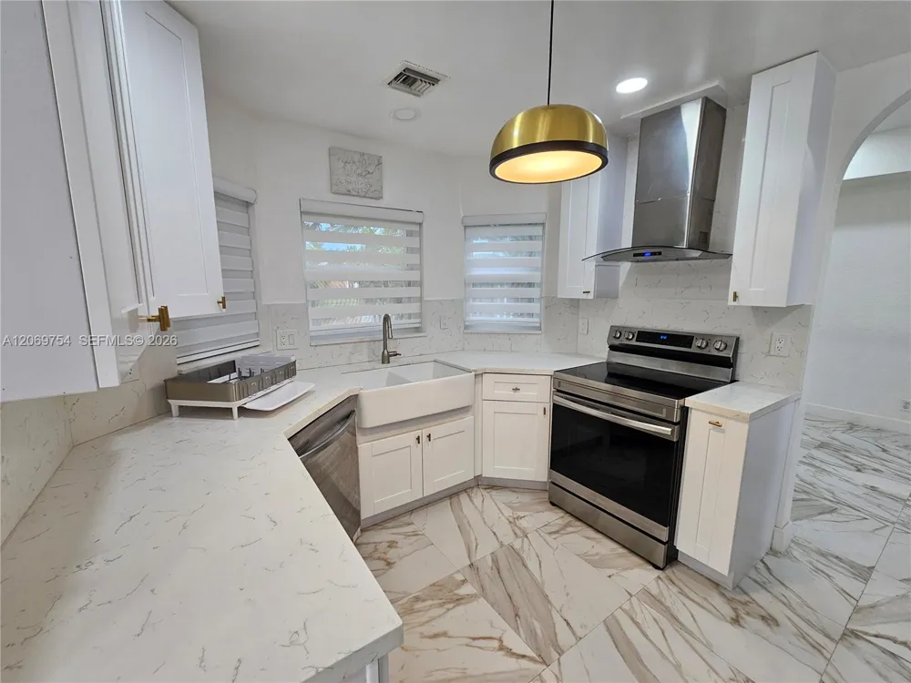 387 NW 107th Ave Pembroke Pines, FL 33026