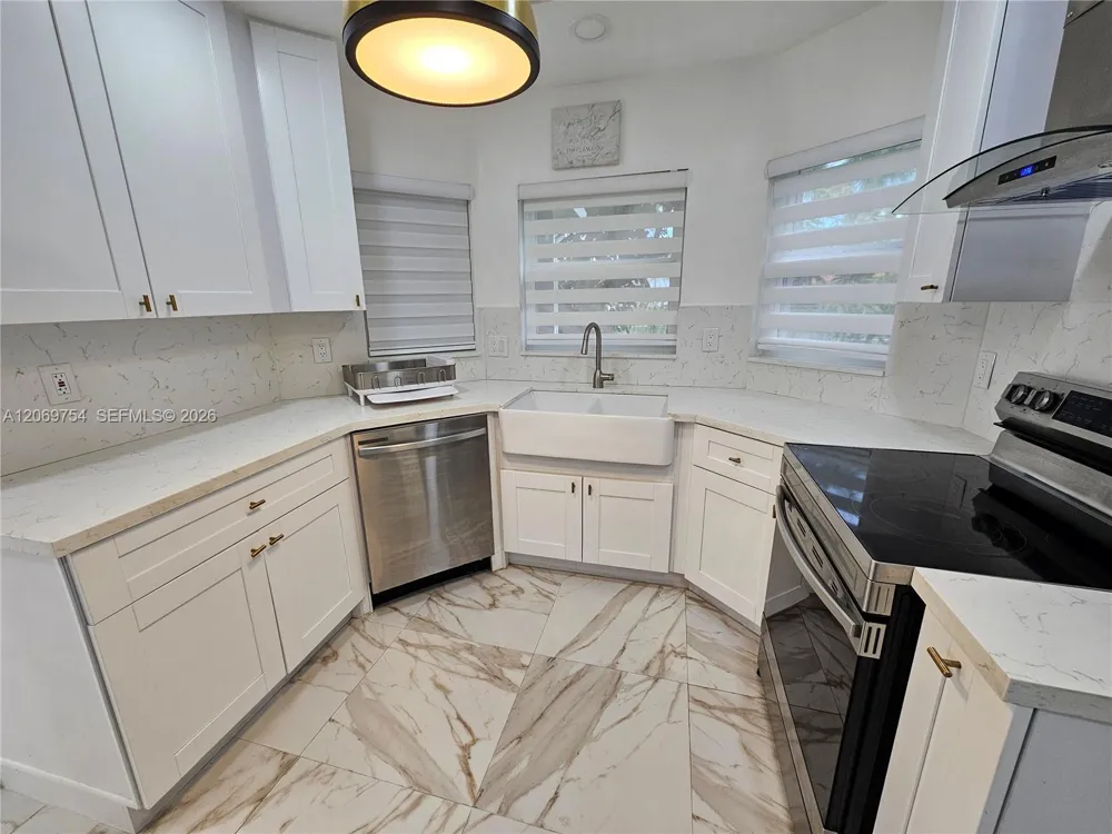 387 NW 107th Ave Pembroke Pines, FL 33026