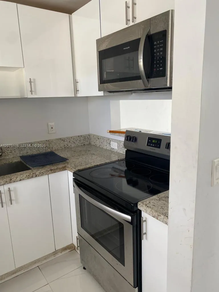 2859 Leonard Dr #G408 Aventura, FL 33160