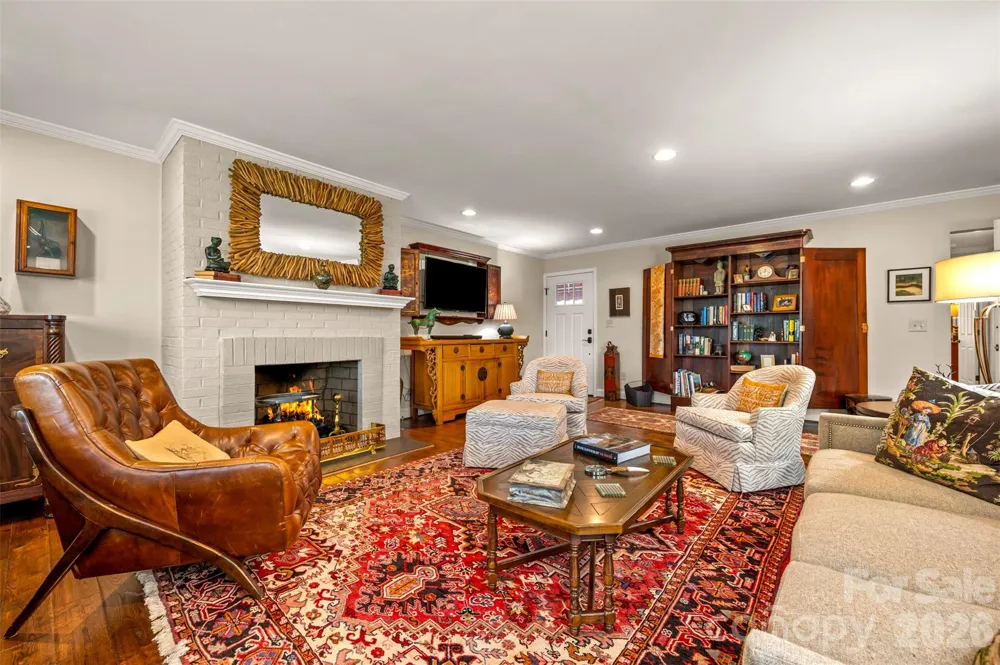 77 Chestnut Street #305 Tryon, NC 28782