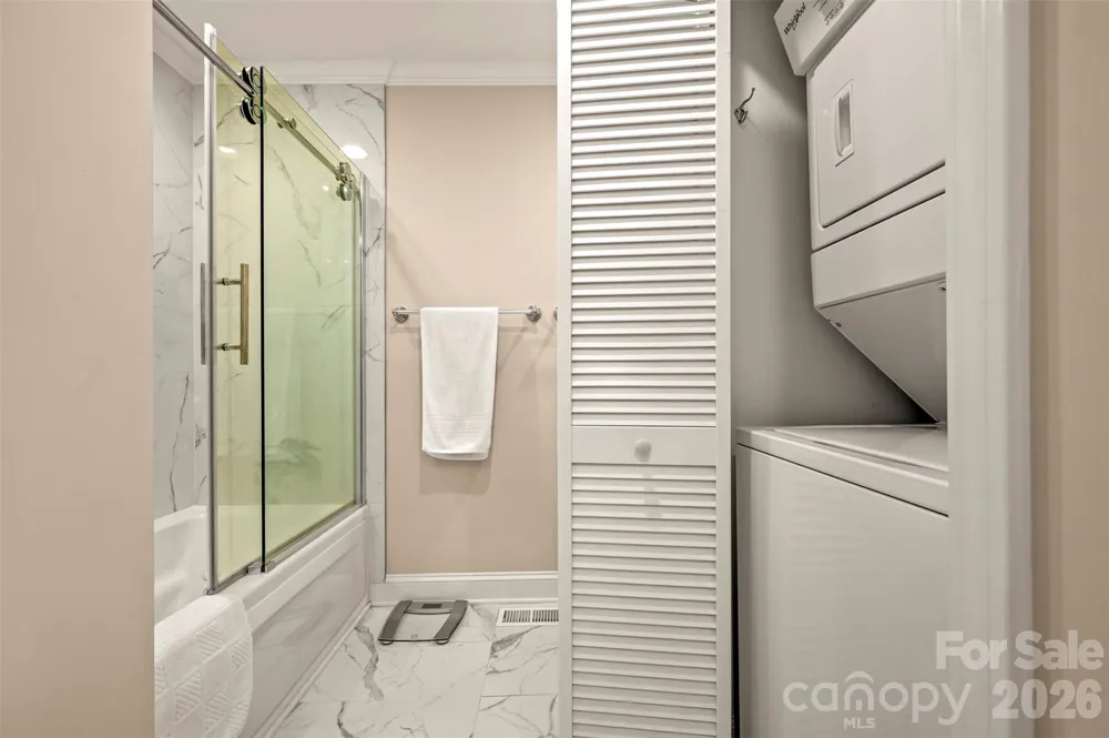 77 Chestnut Street #305 Tryon, NC 28782