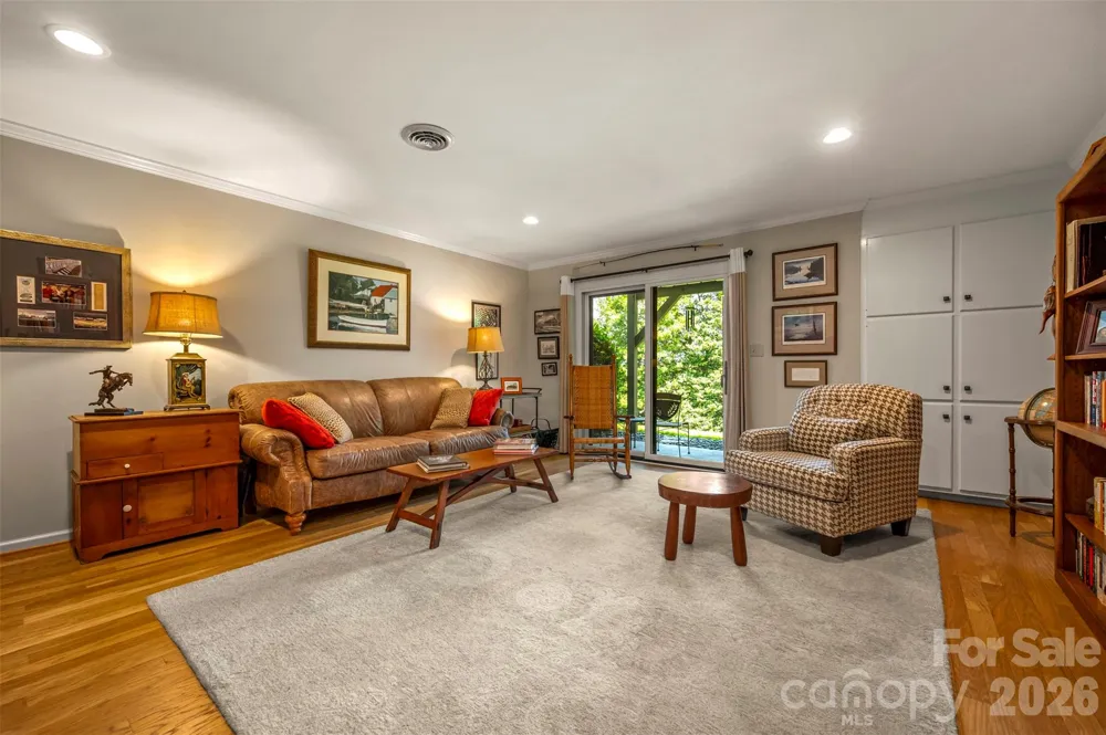 77 Chestnut Street #305 Tryon, NC 28782