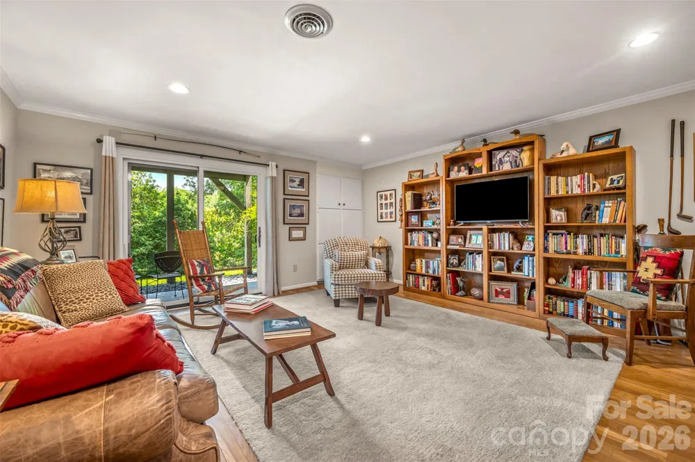 77 Chestnut Street #305 Tryon, NC 28782