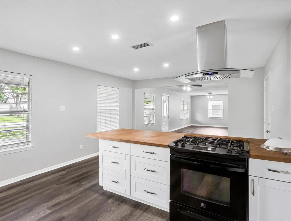 6421 Teluco Street Houston, TX 77055