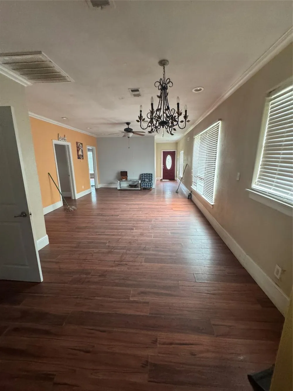 880 Prairie Street Beaumont, TX 77701
