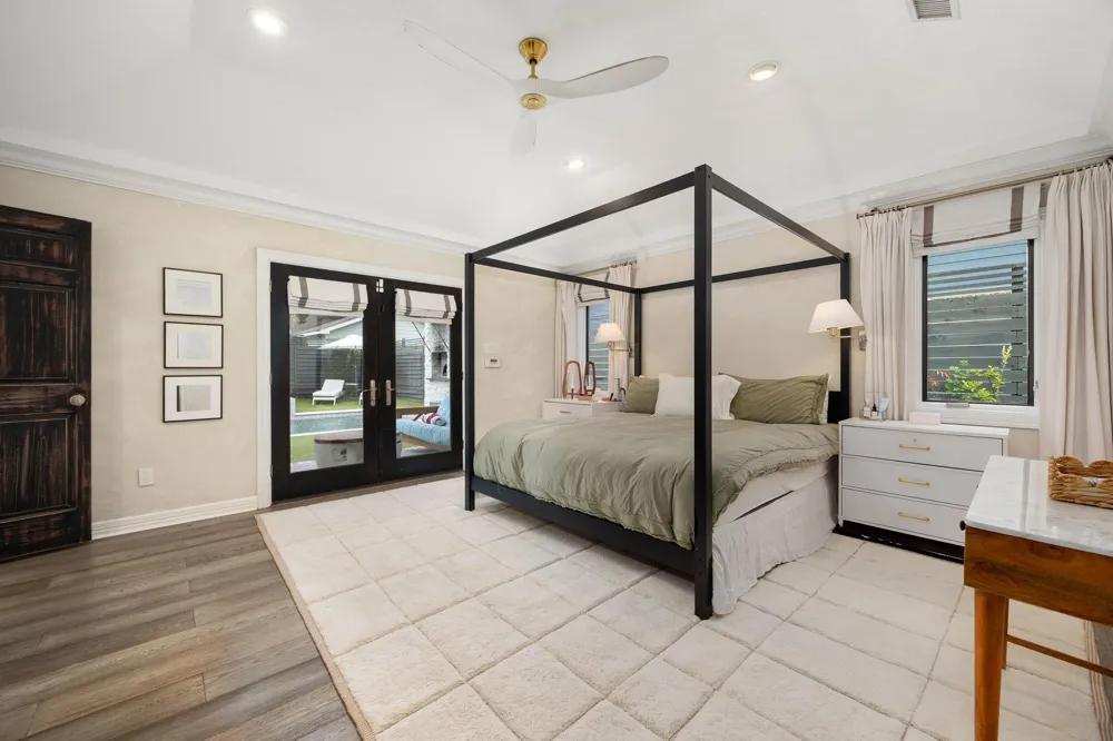 1054 Gardenia Drive Houston, TX 77018