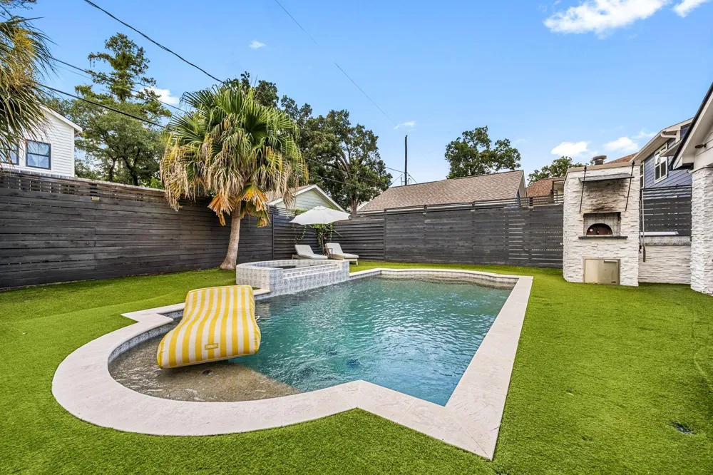 1054 Gardenia Drive Houston, TX 77018