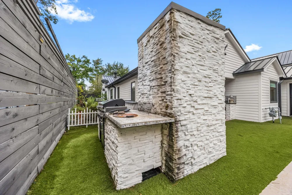1054 Gardenia Drive Houston, TX 77018
