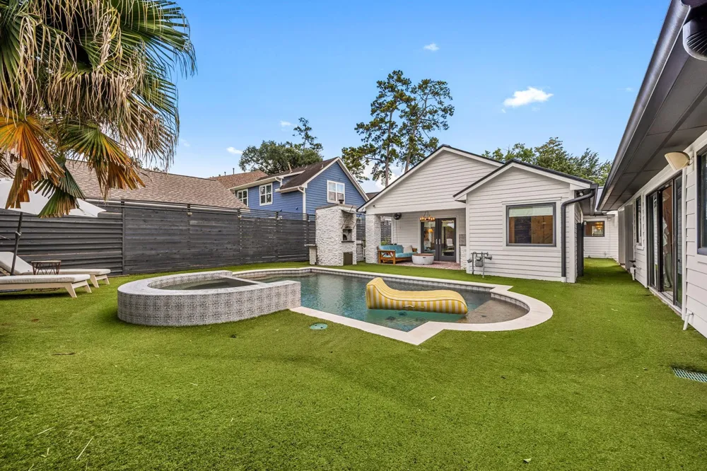 1054 Gardenia Drive Houston, TX 77018