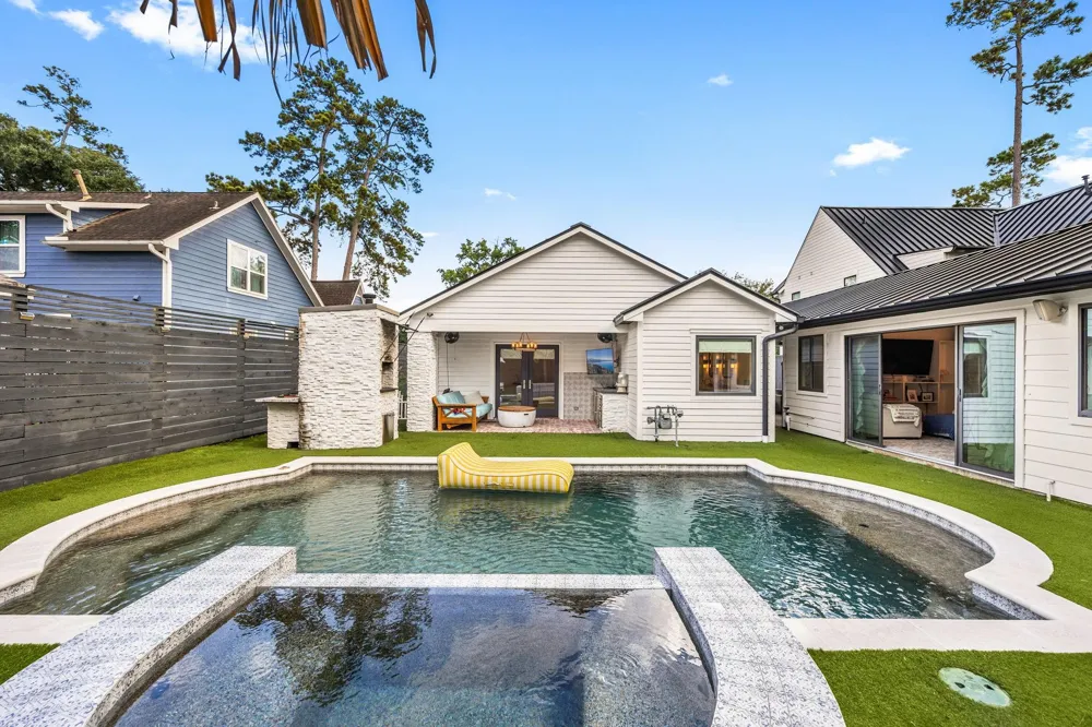 1054 Gardenia Drive Houston, TX 77018
