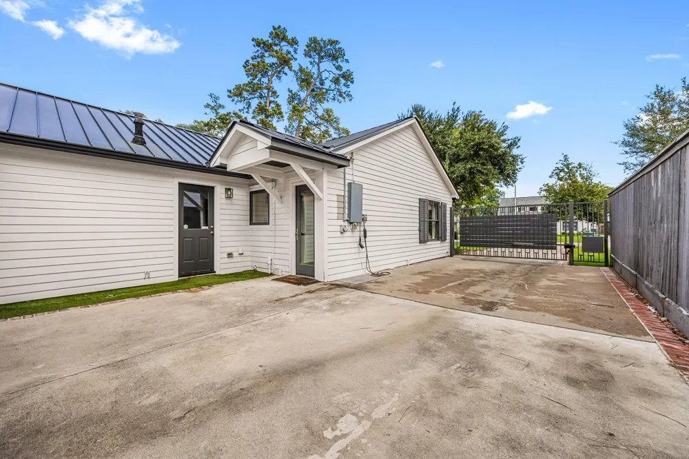 1054 Gardenia Drive Houston, TX 77018