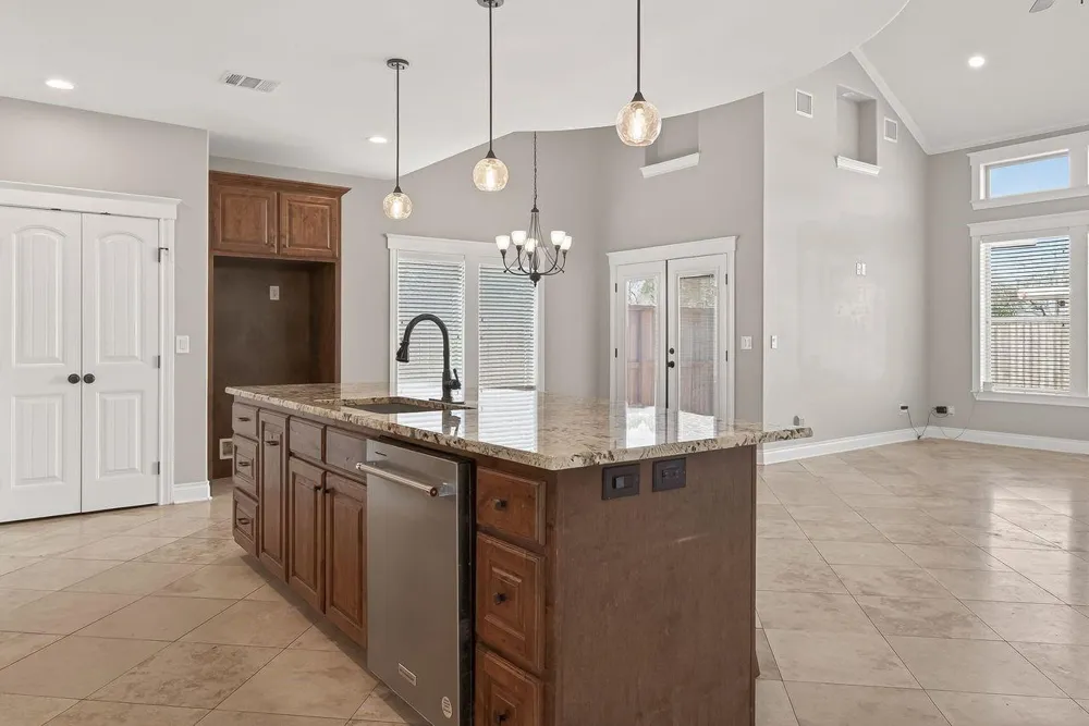 912 Roberts Street East Bernard, TX 77435