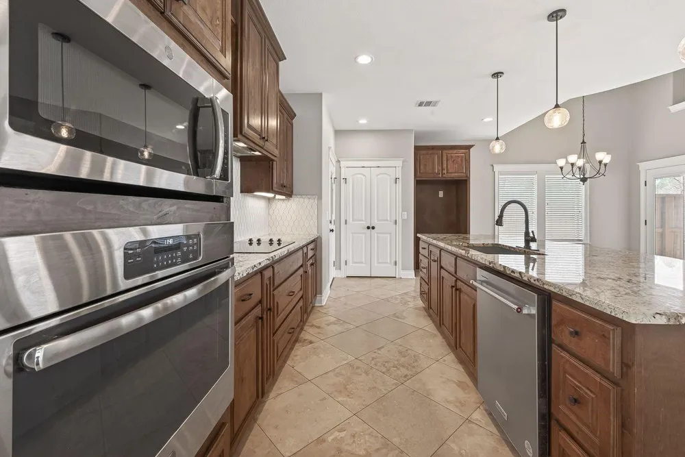 912 Roberts Street East Bernard, TX 77435