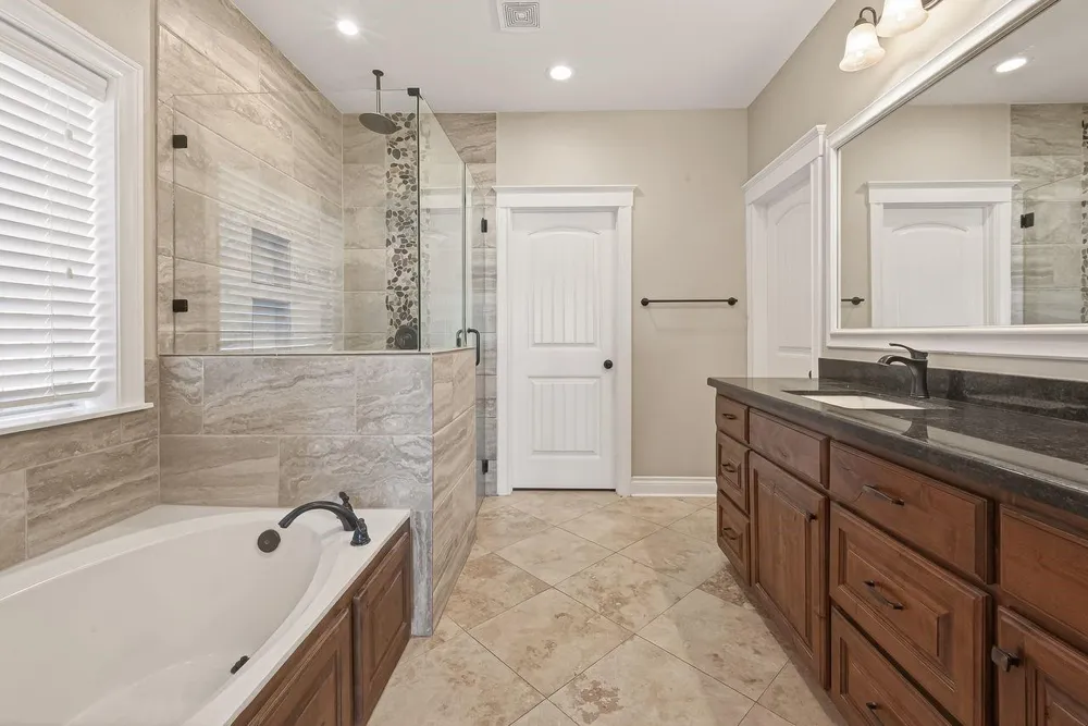 912 Roberts Street East Bernard, TX 77435