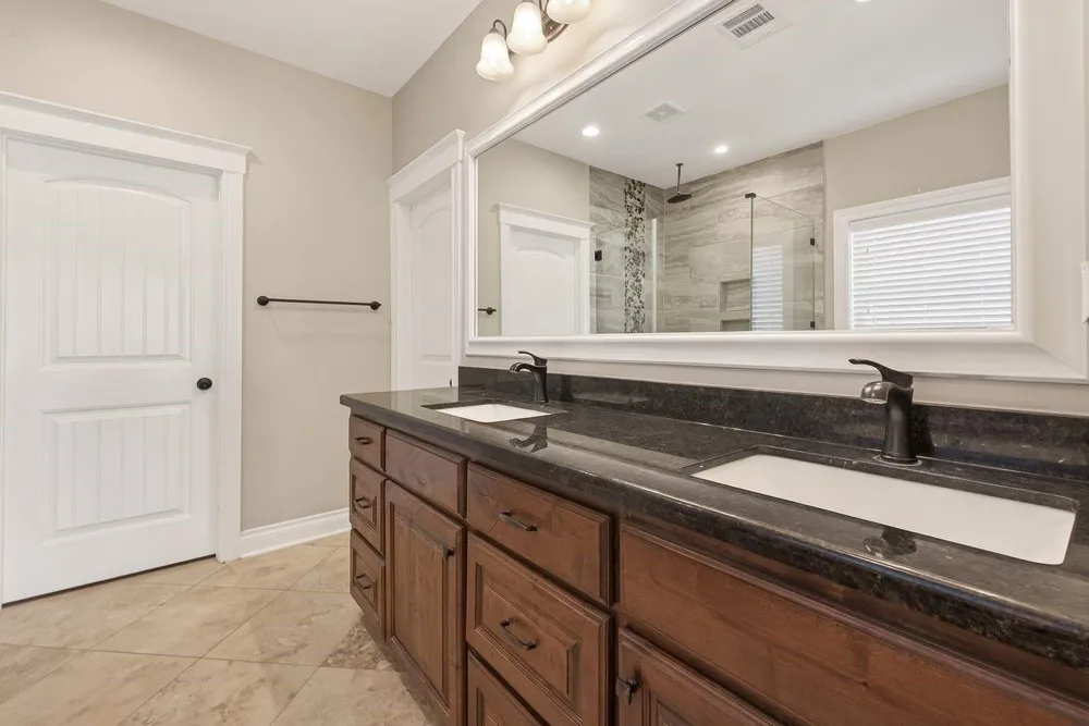 912 Roberts Street East Bernard, TX 77435