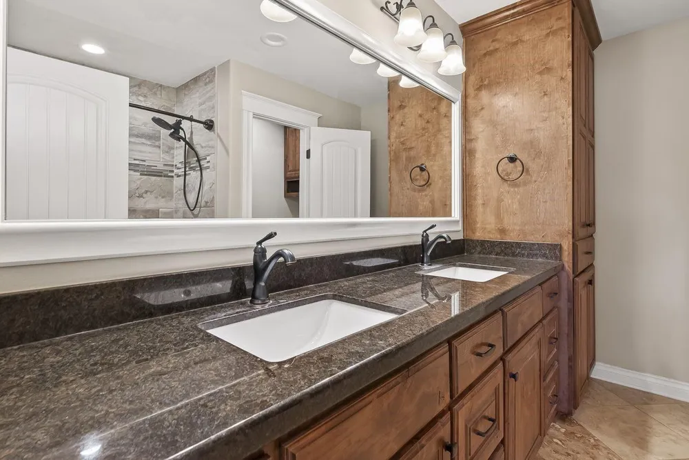 912 Roberts Street East Bernard, TX 77435