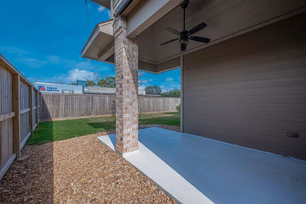 912 Roberts Street East Bernard, TX 77435