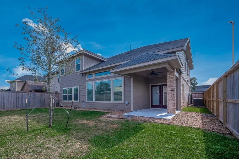 912 Roberts Street East Bernard, TX 77435