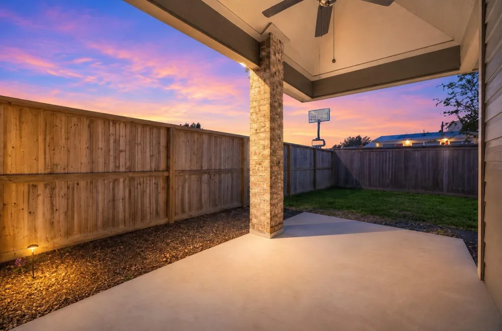 912 Roberts Street East Bernard, TX 77435