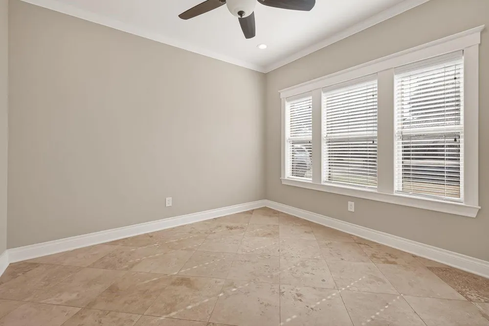 912 Roberts Street East Bernard, TX 77435