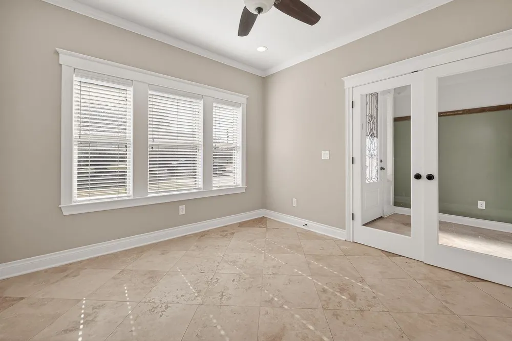 912 Roberts Street East Bernard, TX 77435