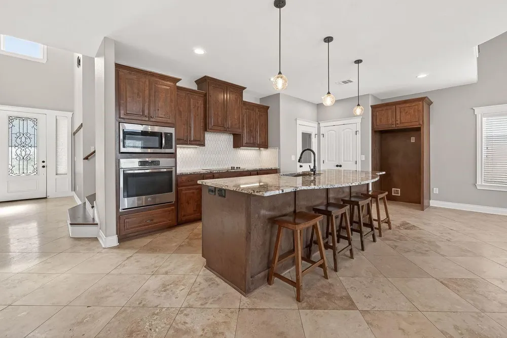912 Roberts Street East Bernard, TX 77435