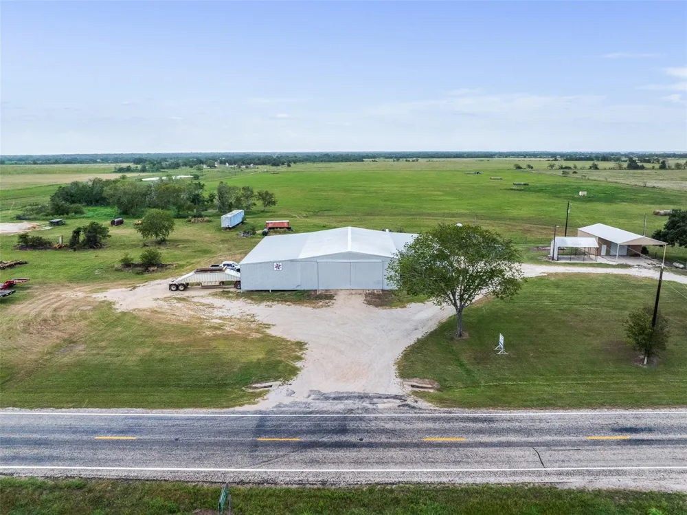 23783 Fm 530 Hallettsville, TX 77964