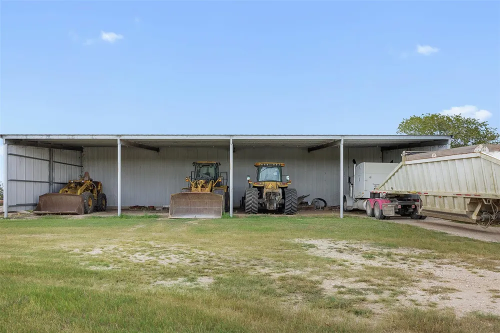 23783 Fm 530 Hallettsville, TX 77964