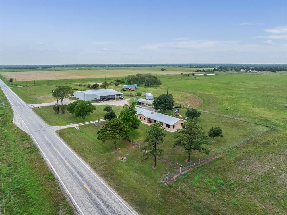 23783 Fm 530 Hallettsville, TX 77964