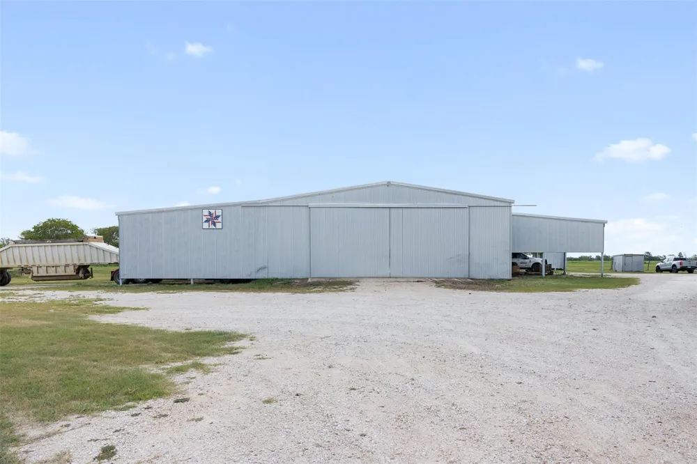 23783 Fm 530 Hallettsville, TX 77964
