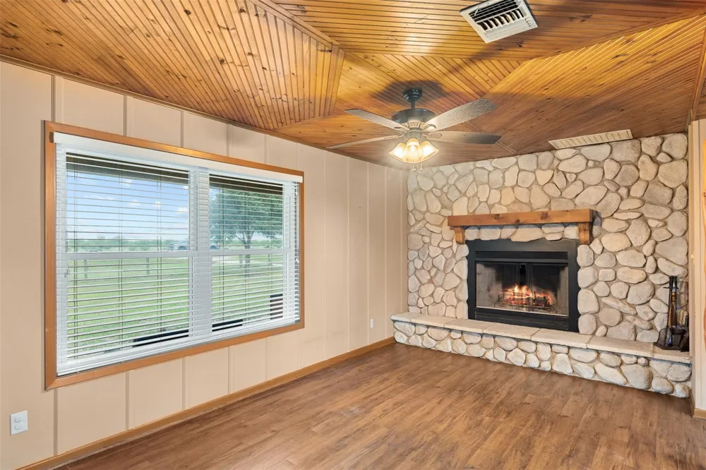 23783 Fm 530 Hallettsville, TX 77964