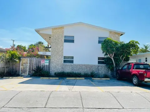 1609 S Federal Highway #103