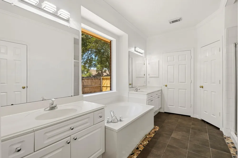 1925 Lori Court Seabrook, TX 77586