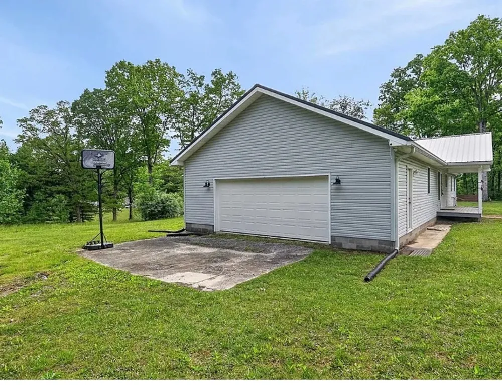 8607 Crossville Hwy Sparta, TN 38583