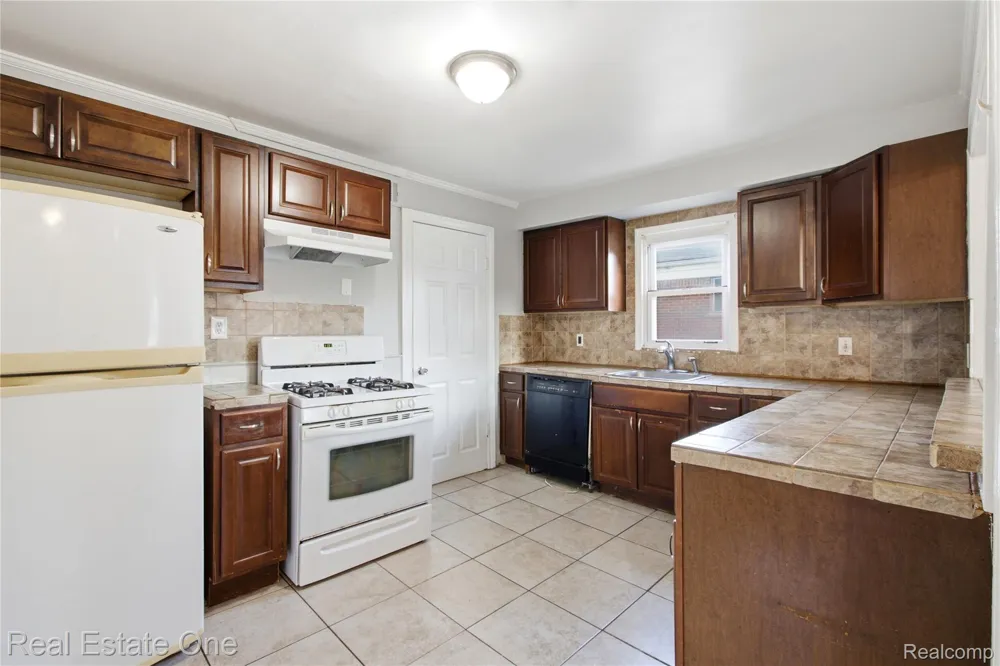 6662 Gulley Road Dearborn Heights City, MI 48127