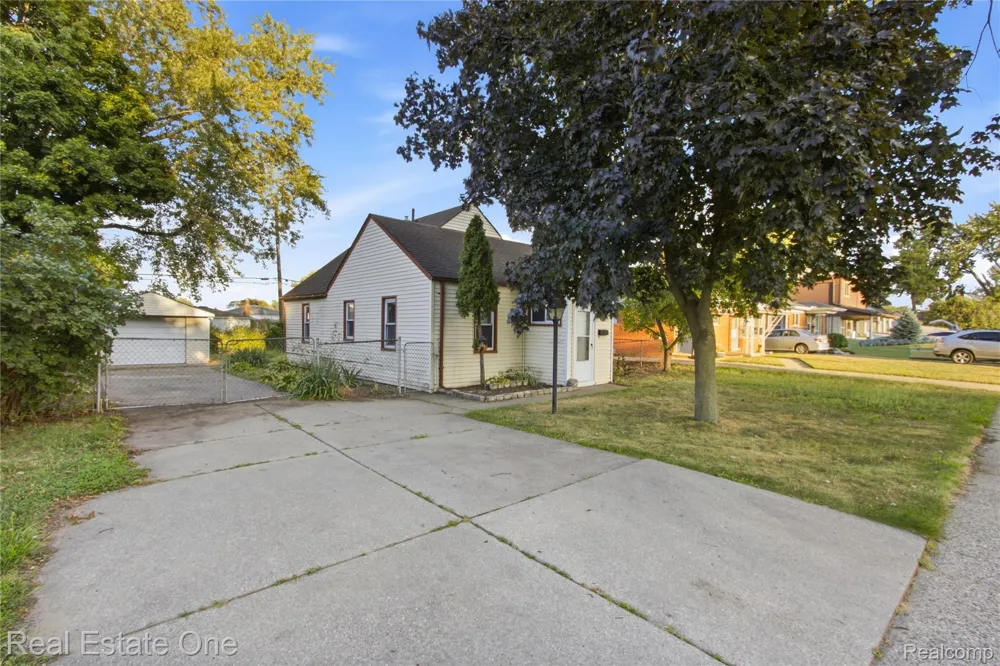 6662 Gulley Road Dearborn Heights City, MI 48127