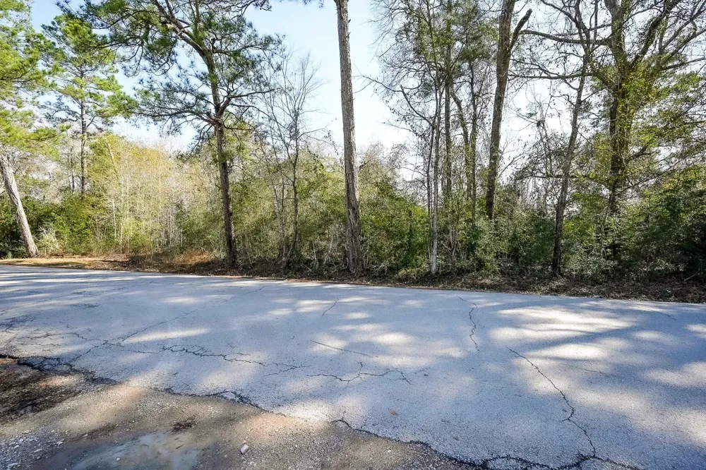 378 County Road 381 Cleveland, TX 77328
