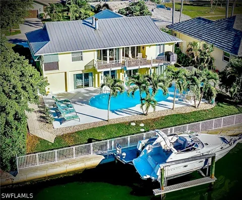 Capri Court