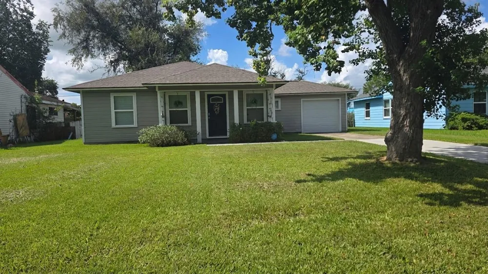1208 Chevy Chase Drive Angleton, TX 77515