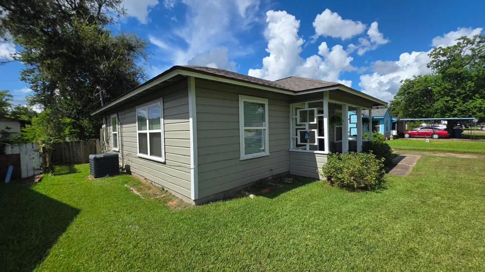 1208 Chevy Chase Drive Angleton, TX 77515