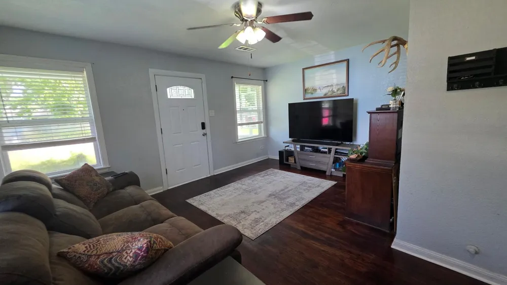 1208 Chevy Chase Drive Angleton, TX 77515